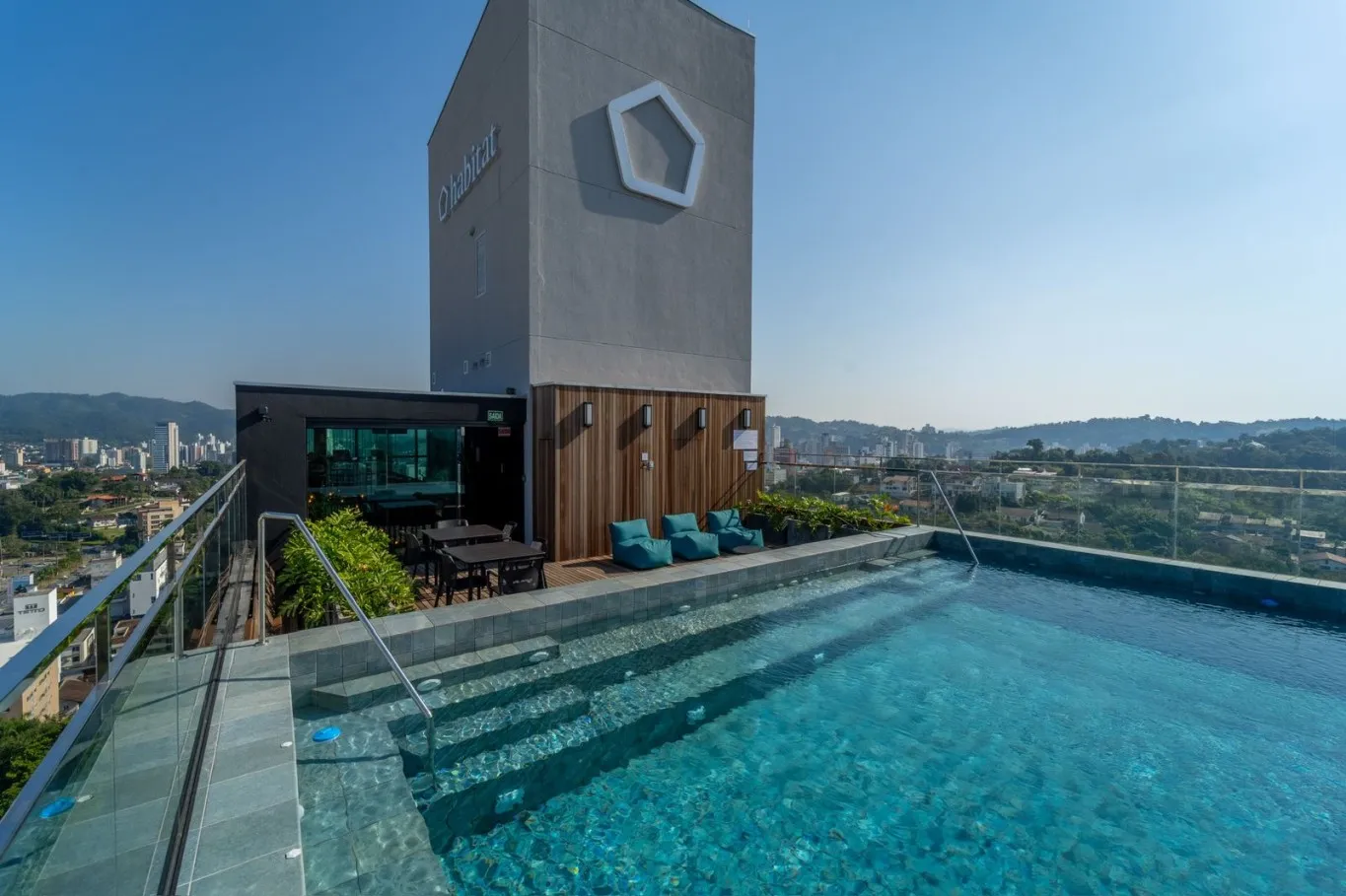 Venha morar em um loft novo, mobiliado e decorado, pronto para você se mudar e aproveitar o melhor da região de Blumenau, no edifício mais moderno e conectado. - foto 1