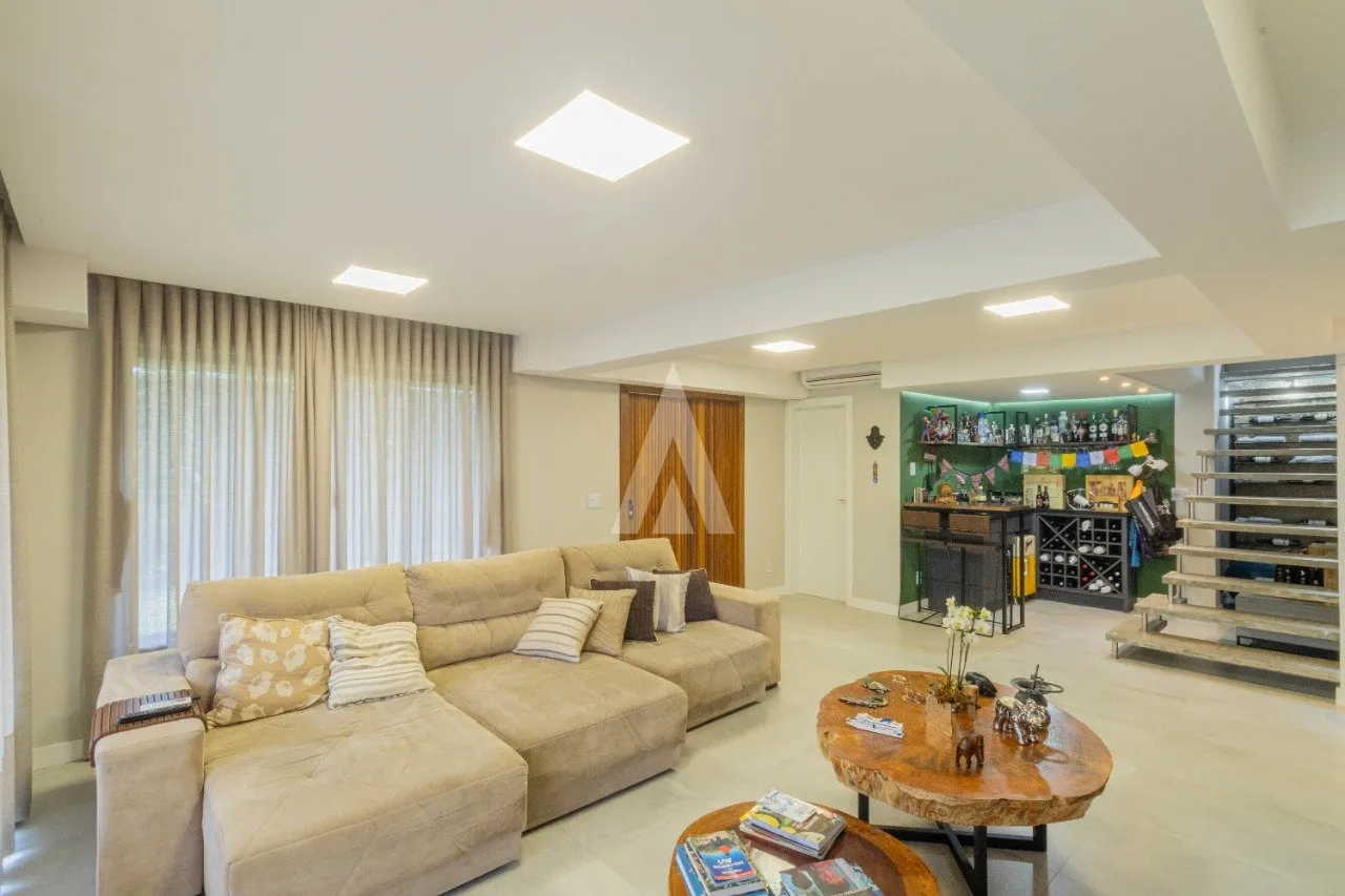 Casa com 4 suítes à venda no bairro Anita Garibaldi em Joinville-SC por R$2.500.000,00. — foto 2