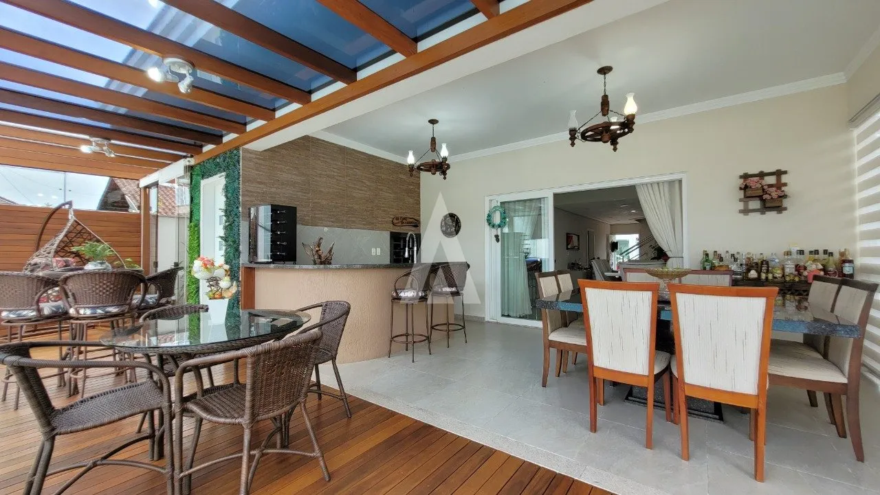 Sobrado com 1 suíte(s) mais 3 quarto(s) à venda no bairro Pirabeiraba em Joinville, por R$ 2.289.000.00. — foto 2