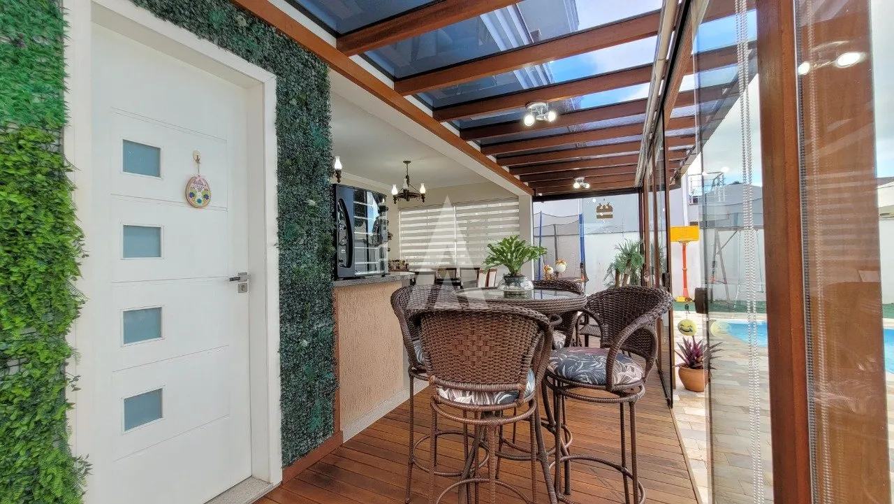 Sobrado com 1 suíte(s) mais 3 quarto(s) à venda no bairro Pirabeiraba em Joinville, por R$ 2.289.000.00. — foto 3