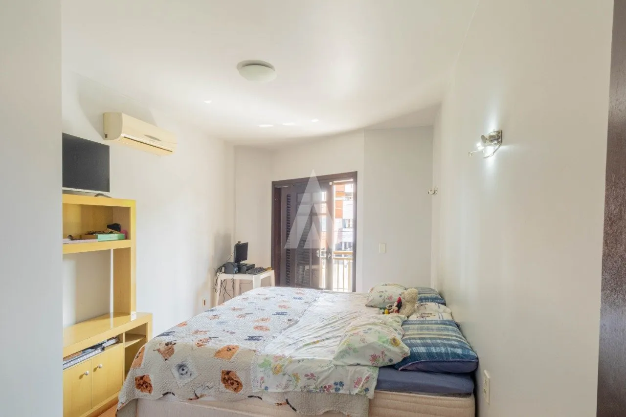 Sobrado com 1 suíte(s) mais 2 quarto(s) à venda no bairro Saguaçu em Joinville, por R$ 1.400.000.00. — foto 4