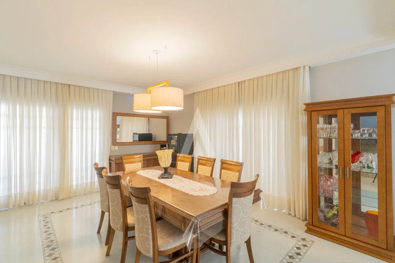 Sobrado com 1 suíte(s) mais 2 quarto(s) à venda no bairro Saguaçu em Joinville, por R$ 1.400.000.00. — foto 2