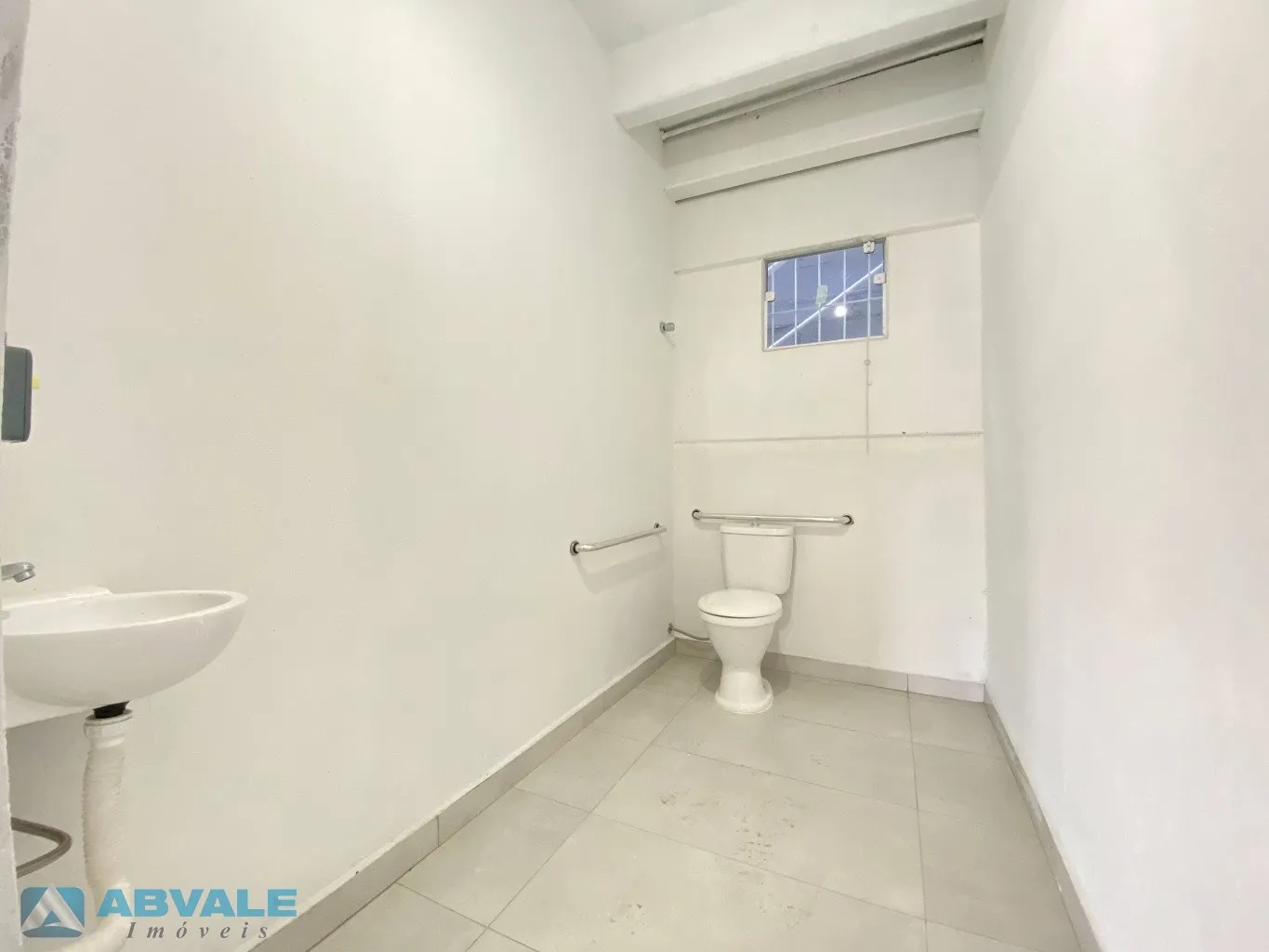 Galpão industrial/comercial de 307m, estacionamento amplo, bicicletário e espaço para guarita. Ideal para negócios diversos. — foto 7