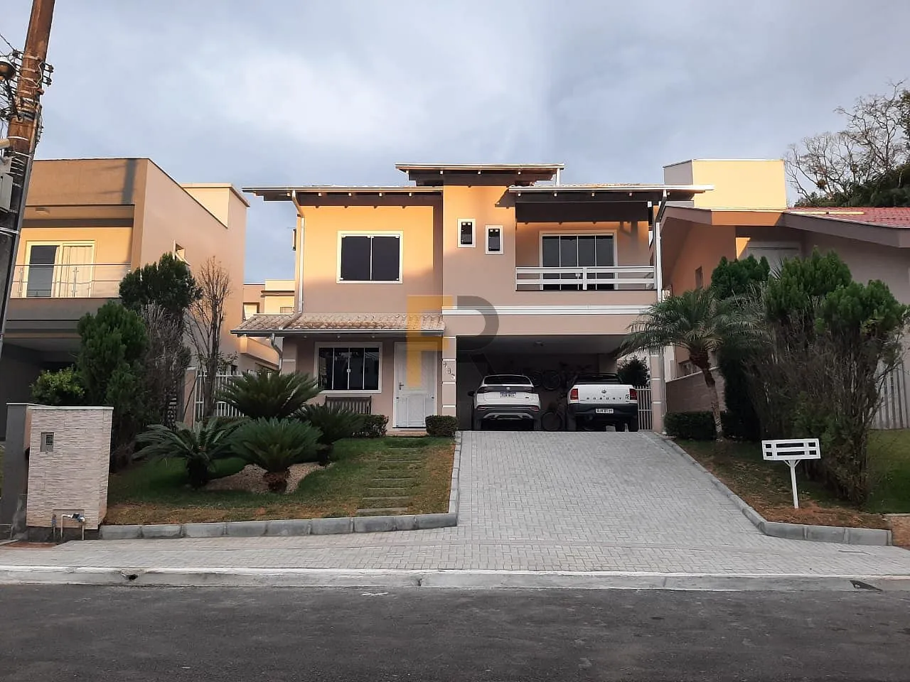 Ampla Casa a venda em Condomínio Fechado no bairro Itoupava Central em Blumenau - foto 1