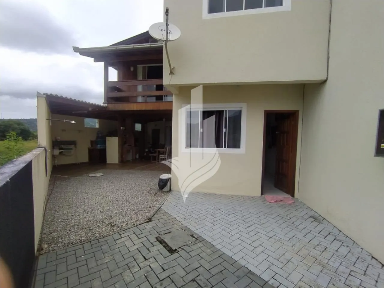 Lindo Sobrado em ITAPEMA no bairro Casa Branca!!! 2 KM DO MAR. - foto 1