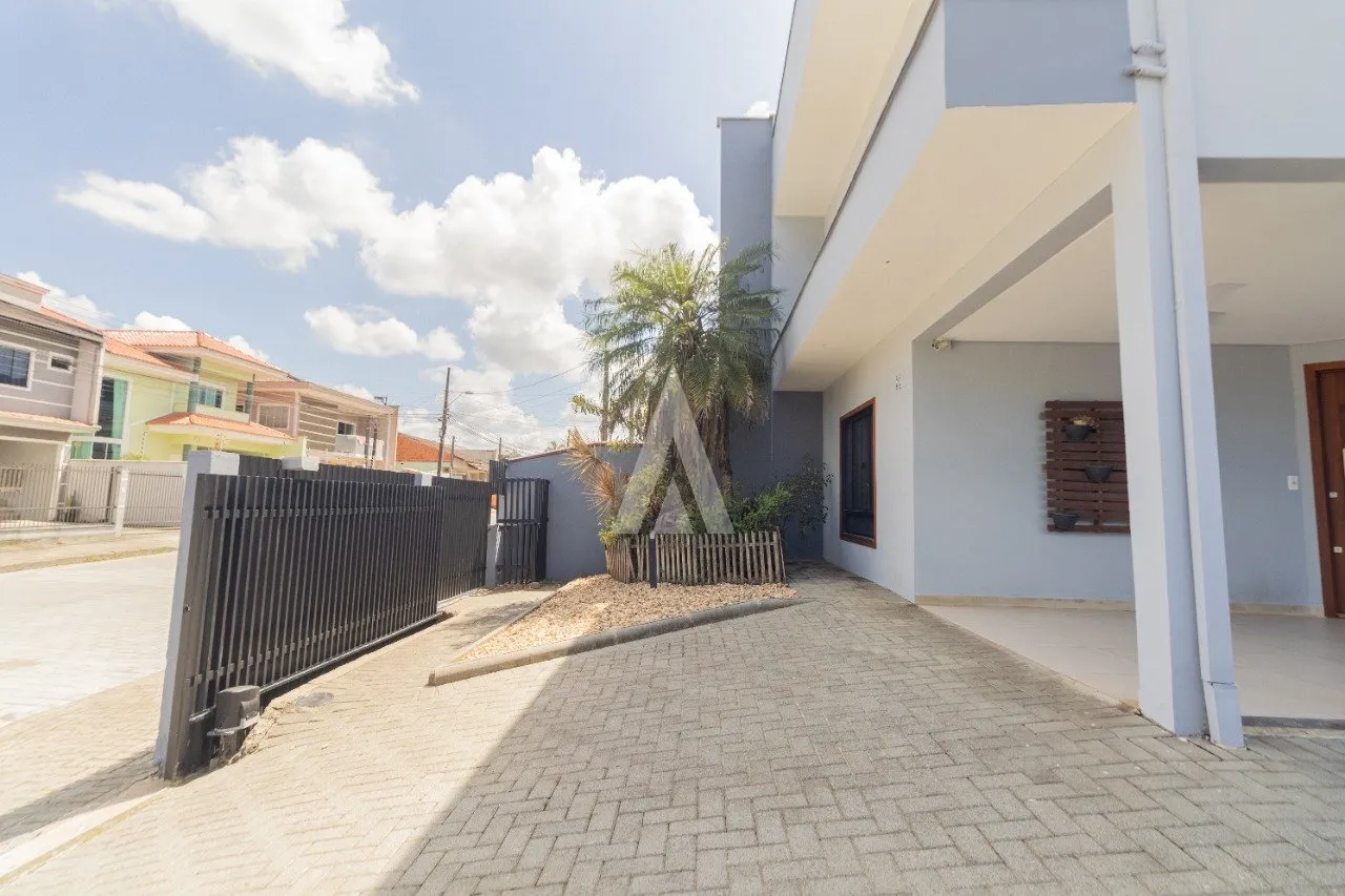 Sobrado com 3 suíte(s) à venda no bairro Petrópolis em Joinville, por R$ 799.000.00. — foto 2