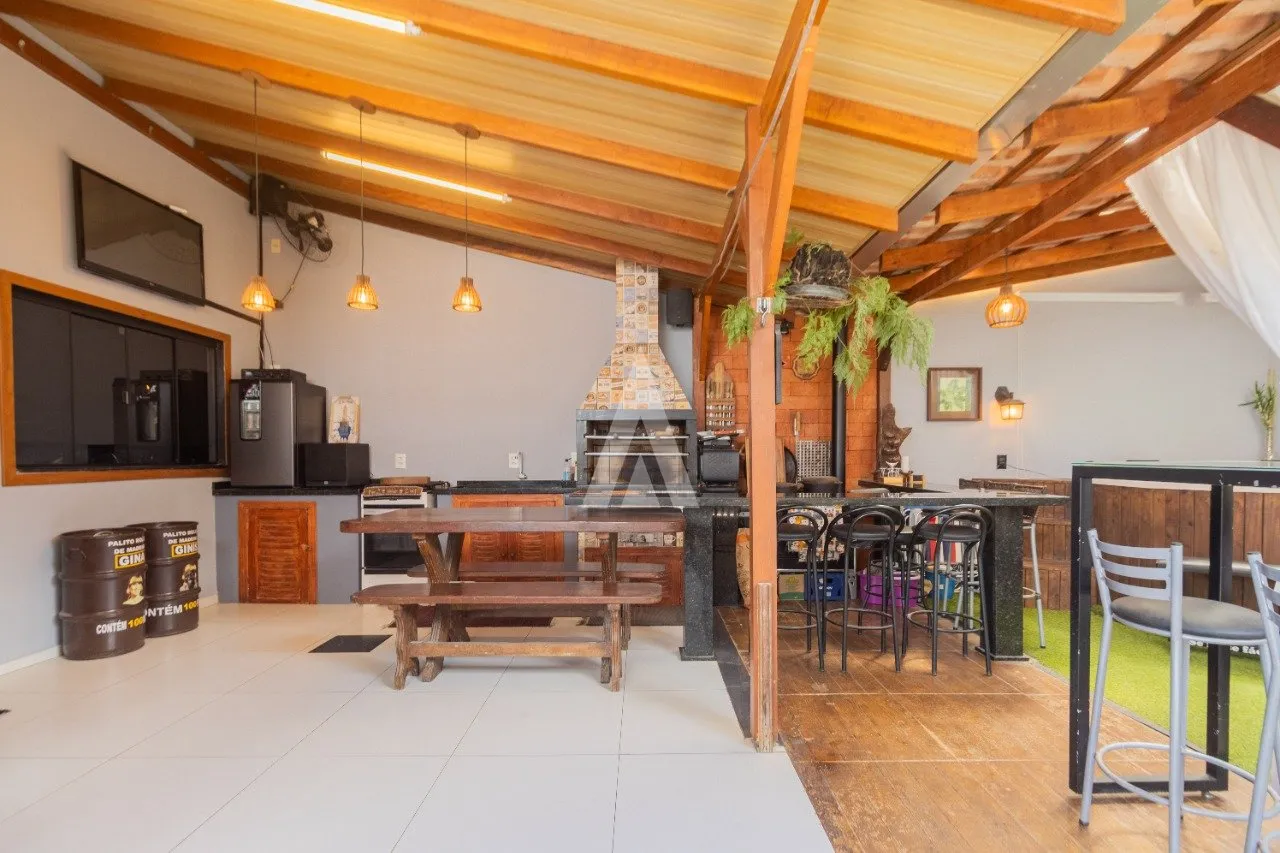 Sobrado com 3 suíte(s) à venda no bairro Petrópolis em Joinville, por R$ 799.000.00. — foto 3