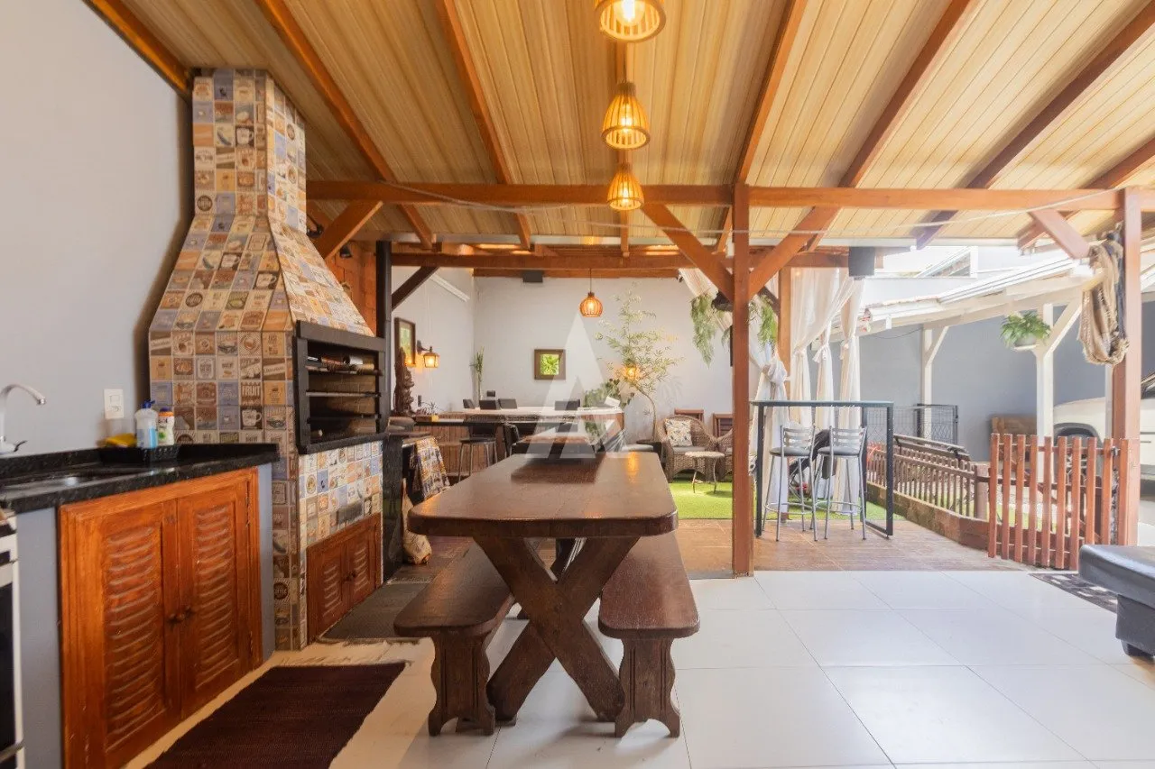 Sobrado com 3 suíte(s) à venda no bairro Petrópolis em Joinville, por R$ 799.000.00. — foto 4