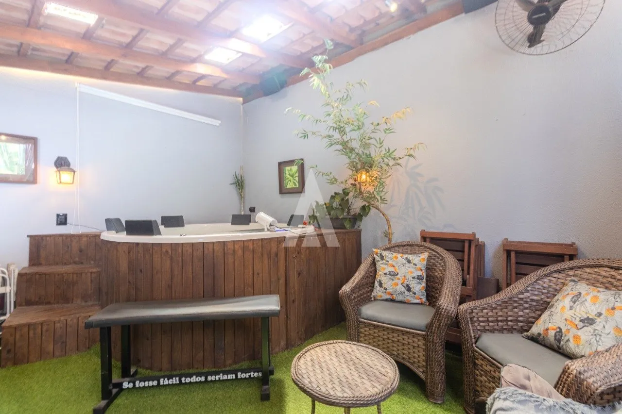 Sobrado com 3 suíte(s) à venda no bairro Petrópolis em Joinville, por R$ 799.000.00. — foto 6