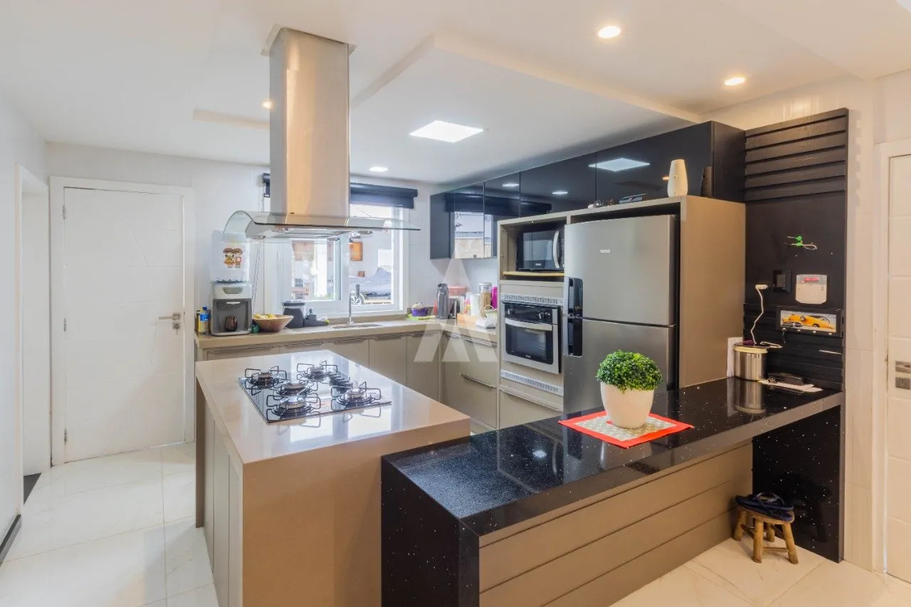 Casa com 1 suíte(s) mais 2 quarto(s) à venda no bairro Nova Brasília em Joinville, por R$ 1.500.000.00. — foto 4