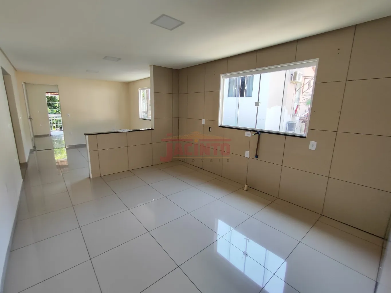 Casa com 3 dormitórios, sendo 1 suíte, próximo a Vila Germânica, ampla garagem coberta com área para escritório no térreo ou dispensa. — foto 3