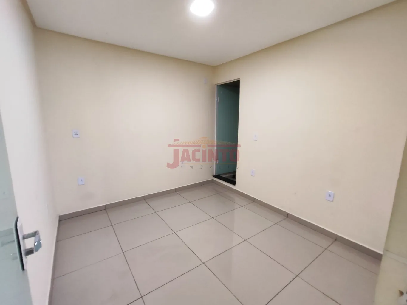 Casa com 3 dormitórios, sendo 1 suíte, próximo a Vila Germânica, ampla garagem coberta com área para escritório no térreo ou dispensa. — foto 7