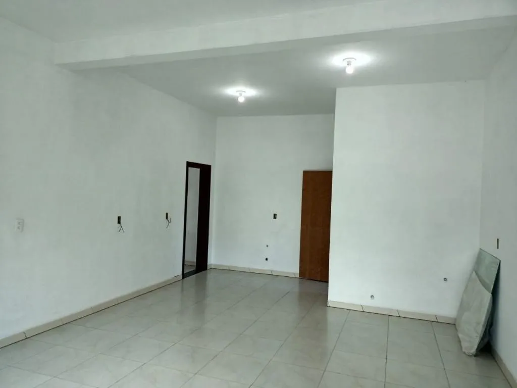 Outros Imóveis à venda com 2 quartos e 1 suíte, 2 vagas, 354m² na região do bairro Bucarein, próximo à Rua Padre Kolb, Joinville — foto 2