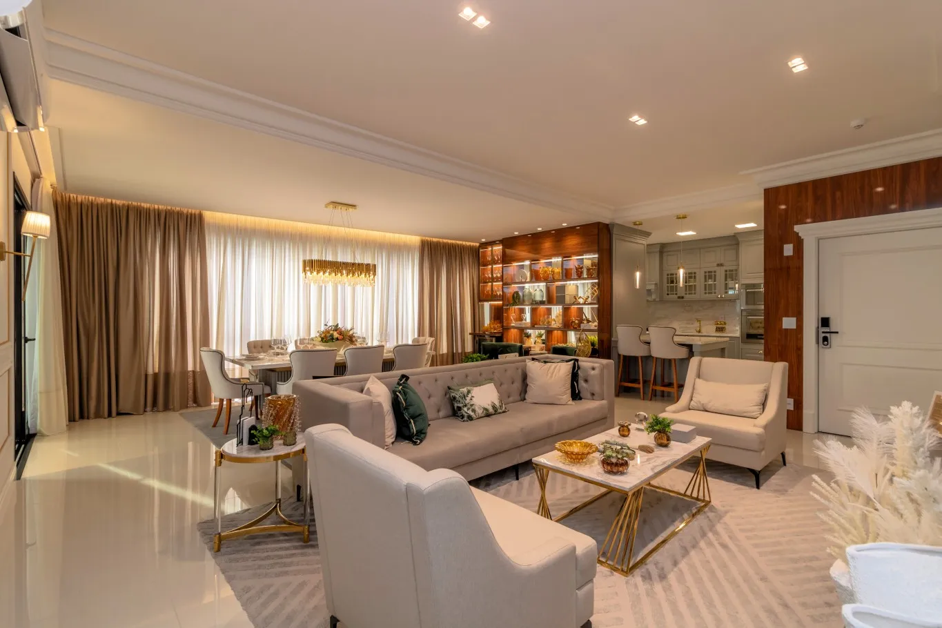 Apartamento com 4 suítes e 4 vagas na garagem no bairro Meia Praia em Itapema/SC — foto 4