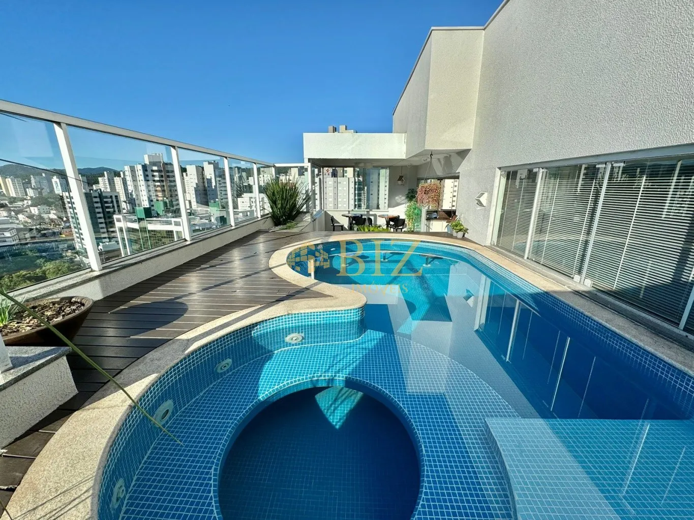 Cobertura duplex com piscina privativa, 2 suítes, além de 1 cômodo transformado em closet, no Bairro Victor Konder! — foto 2