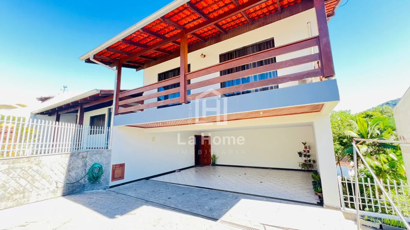 Casa com 04 quartos sendo 02 suítes (01 Máster) à venda em Blumenau, bairro Garcia - foto 1
