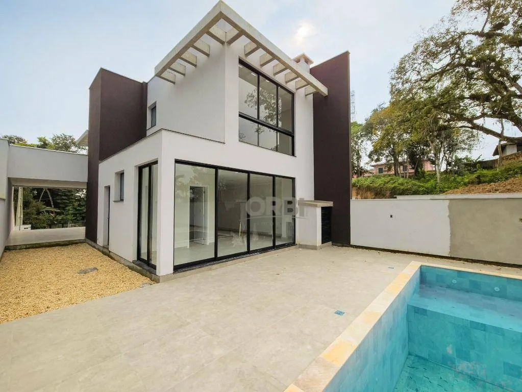 Casa · à venda · 3 quartos · 204m² · Ponta Aguda, Blumenau