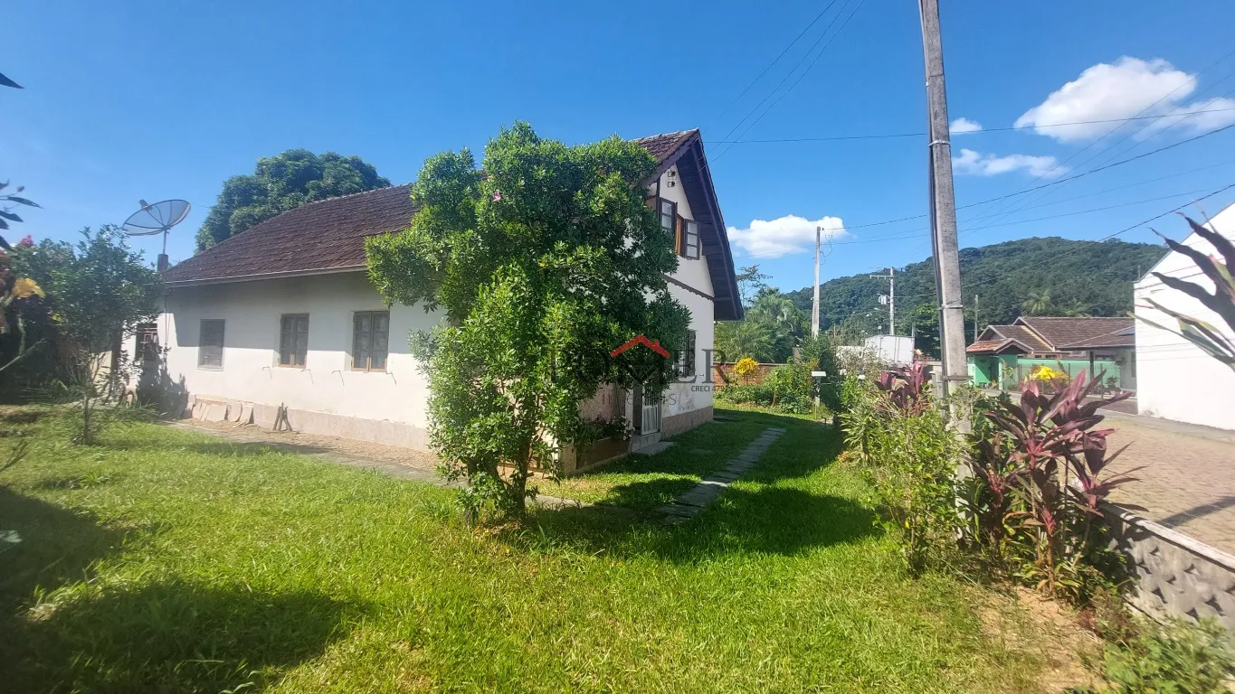 Ótimo imóvel comercial e residencial no Centro da cidade de Pomerode com aprox. 130,00m de construção e edificada num terreno com 633,32m. - foto 1