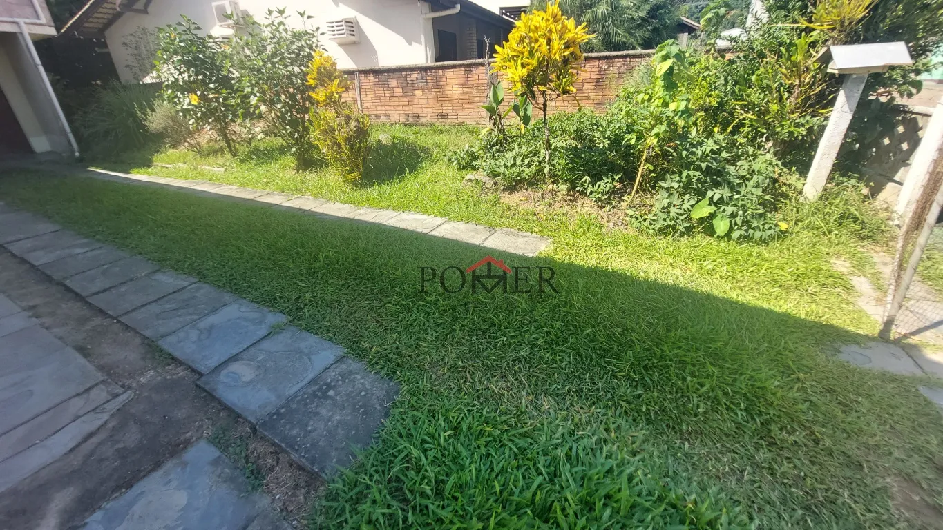 Ótimo imóvel comercial e residencial no Centro da cidade de Pomerode com aprox. 130,00m de construção e edificada num terreno com 633,32m. — foto 4