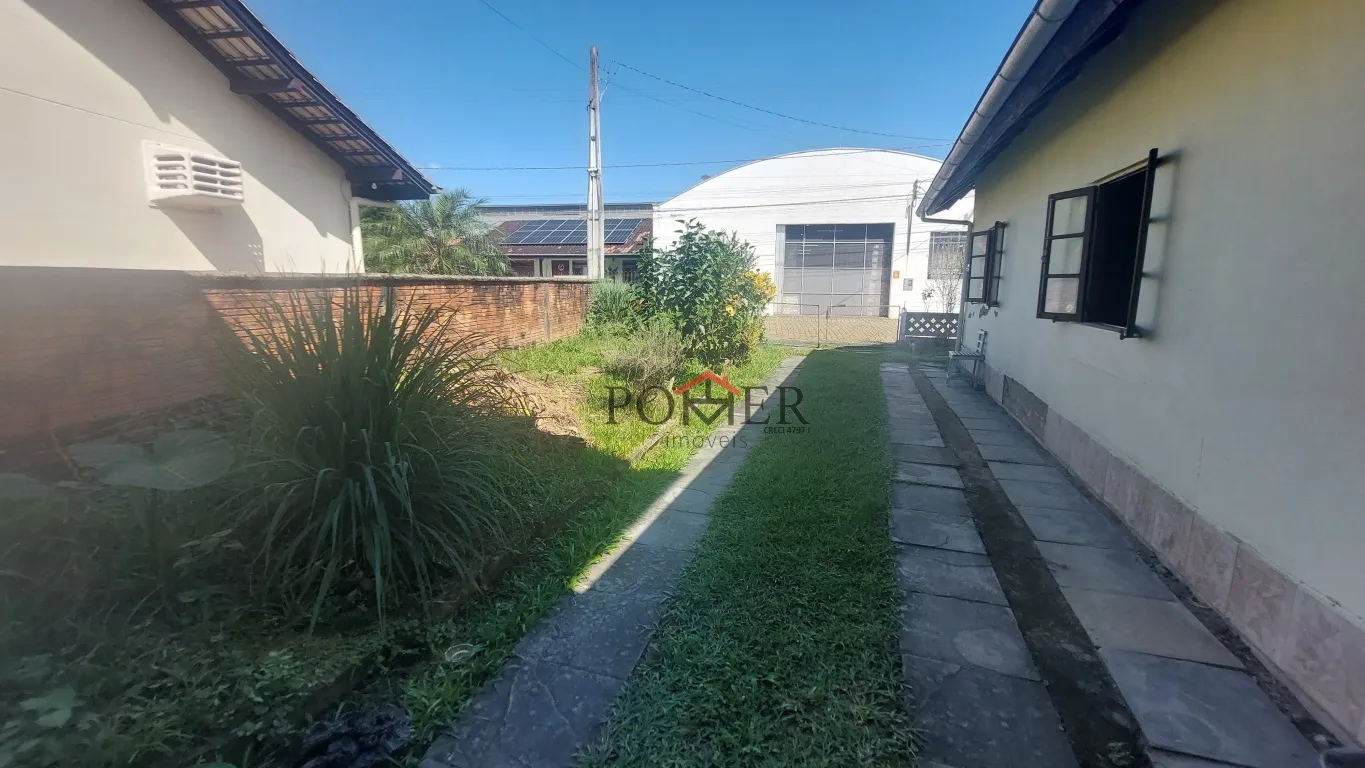 Ótimo imóvel comercial e residencial no Centro da cidade de Pomerode com aprox. 130,00m de construção e edificada num terreno com 633,32m. — foto 5