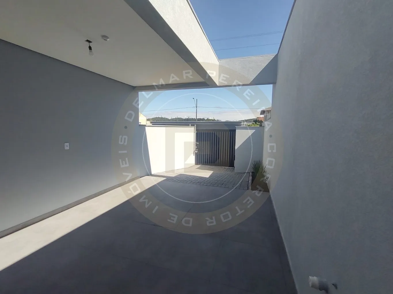 Casa geminada com 02 dormitórios sendo 01 suíte + demi- suíte. — foto 3