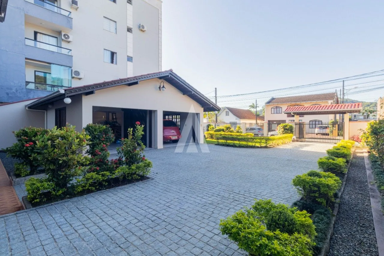Sobrado com 1 suíte(s) mais 3 quarto(s) à venda no bairro Saguaçu em Joinville, de R$ 1.250.000,00 por R$ 1.100.000,00 — foto 4