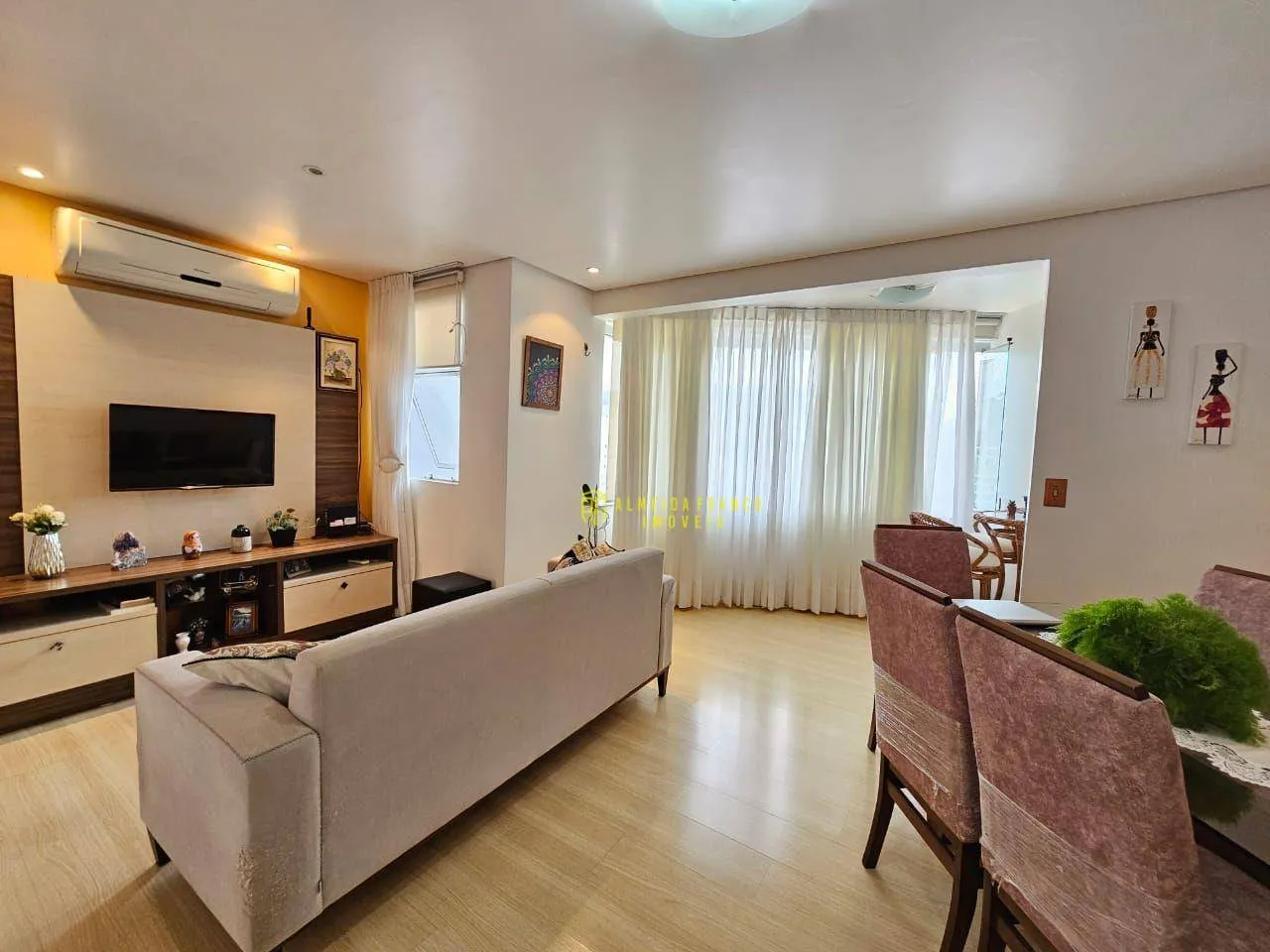 Apartamento mobiliado com 2 dormitórios no coração do Bairro Vila Nova - foto 1