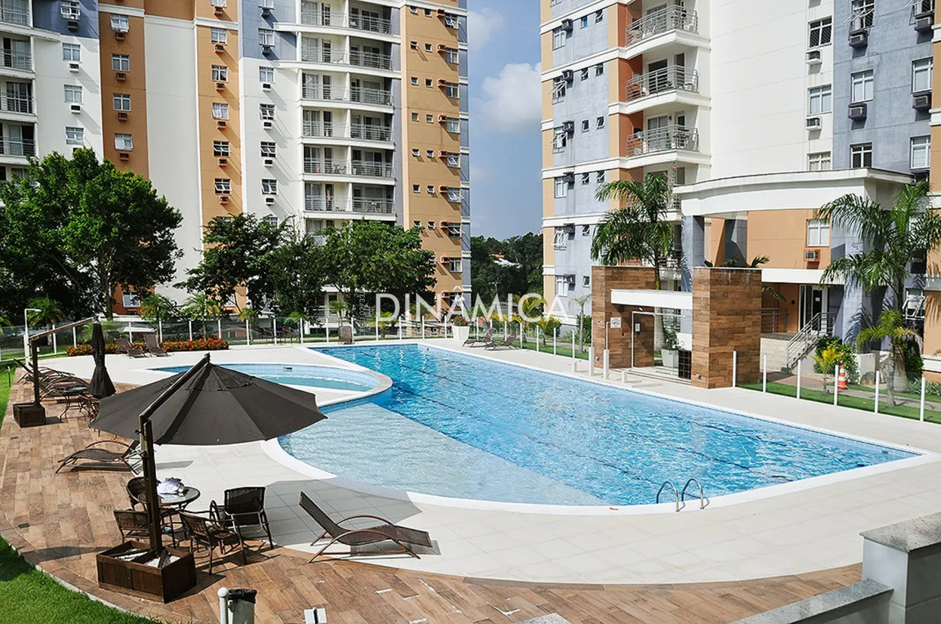 Apartamento SEMIMOBILIADO com 2 quartos à venda no bairro Agua Verde!! - foto 1