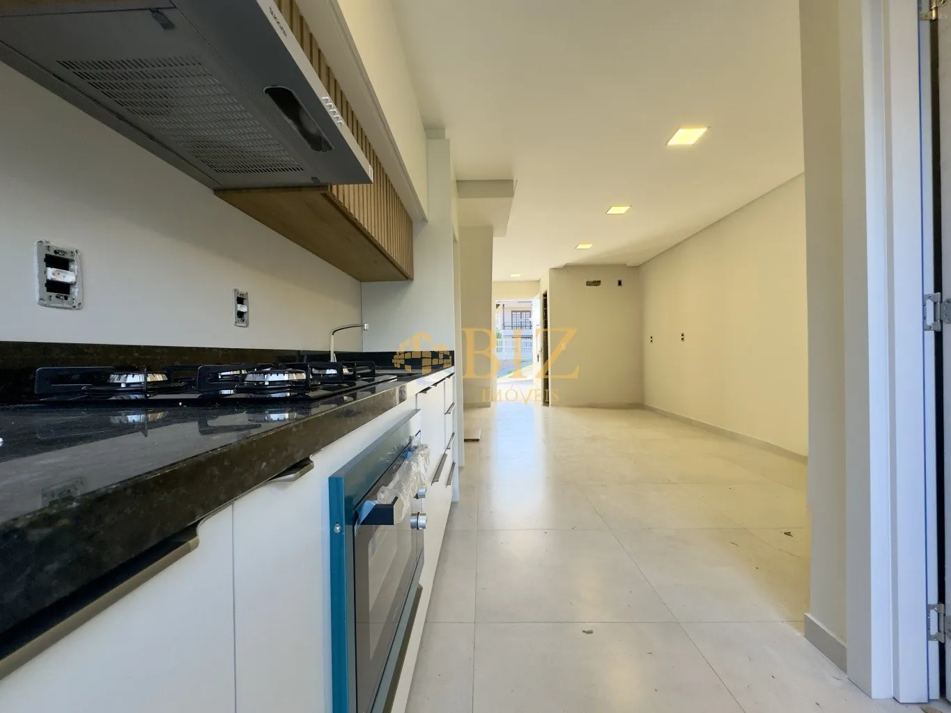 Excelente sobrado alto padrão mobiliado com 92m de área privativa, com 2 suítes, no Bairro Escola Agrícola! — foto 4