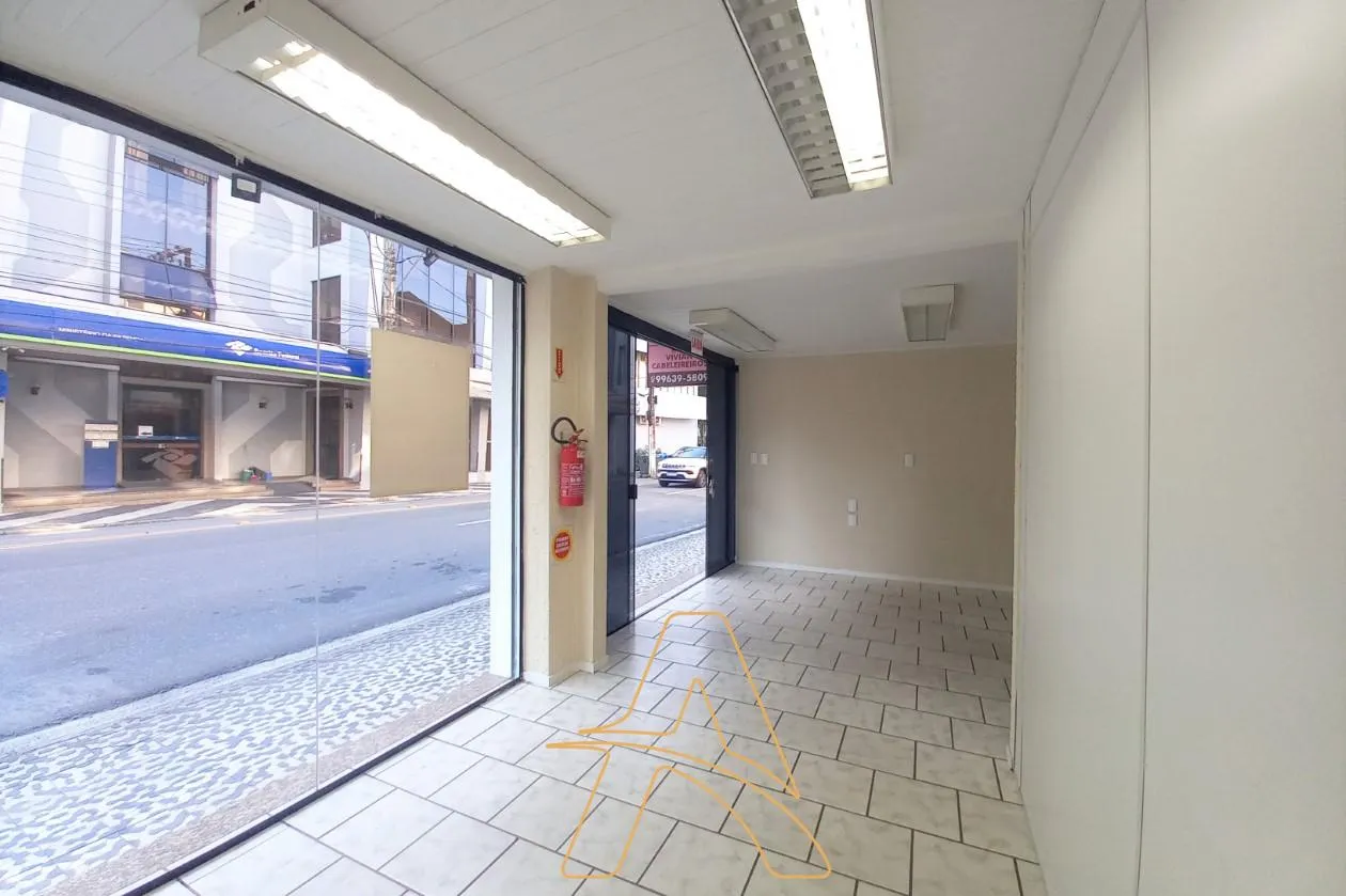 Sala Comercial Térrea com Mezanino no Centro de Blumenau — foto 5