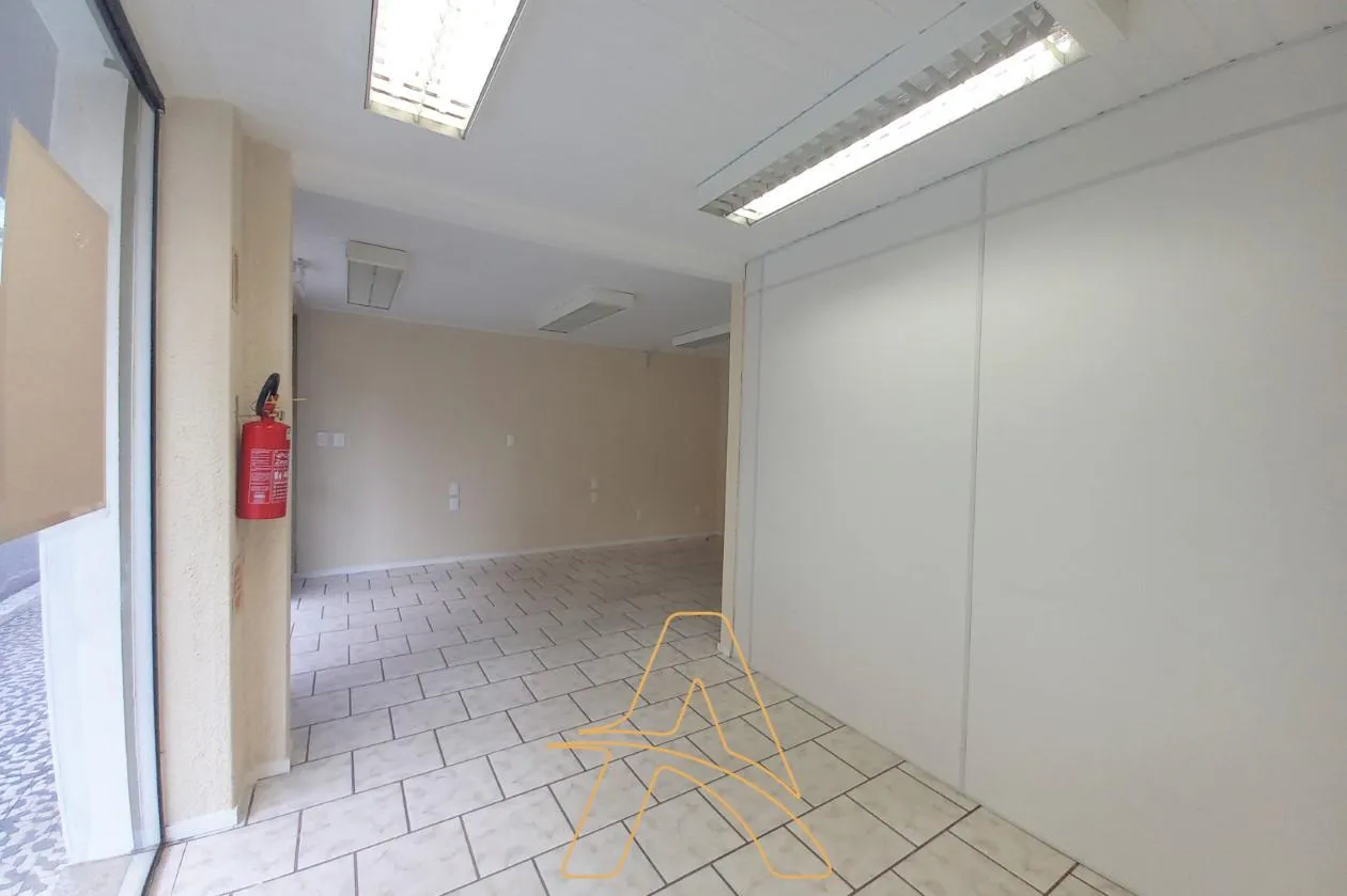 Sala Comercial Térrea com Mezanino no Centro de Blumenau — foto 6