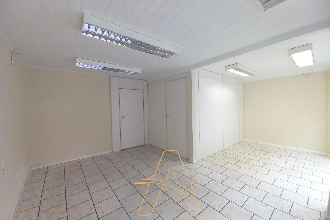 Sala Comercial Térrea com Mezanino no Centro de Blumenau — foto 7