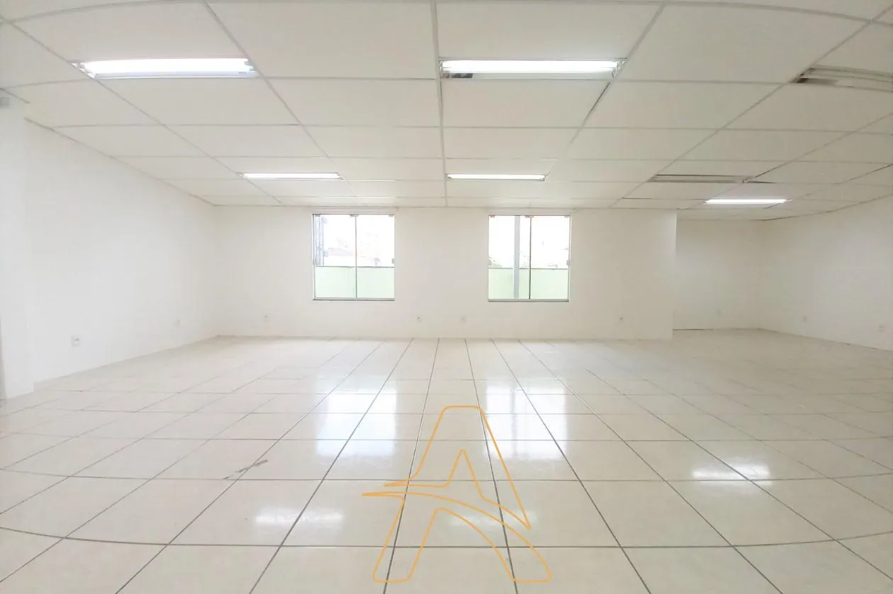 Ampla Sala Comercial no Centro de Blumenau — foto 2