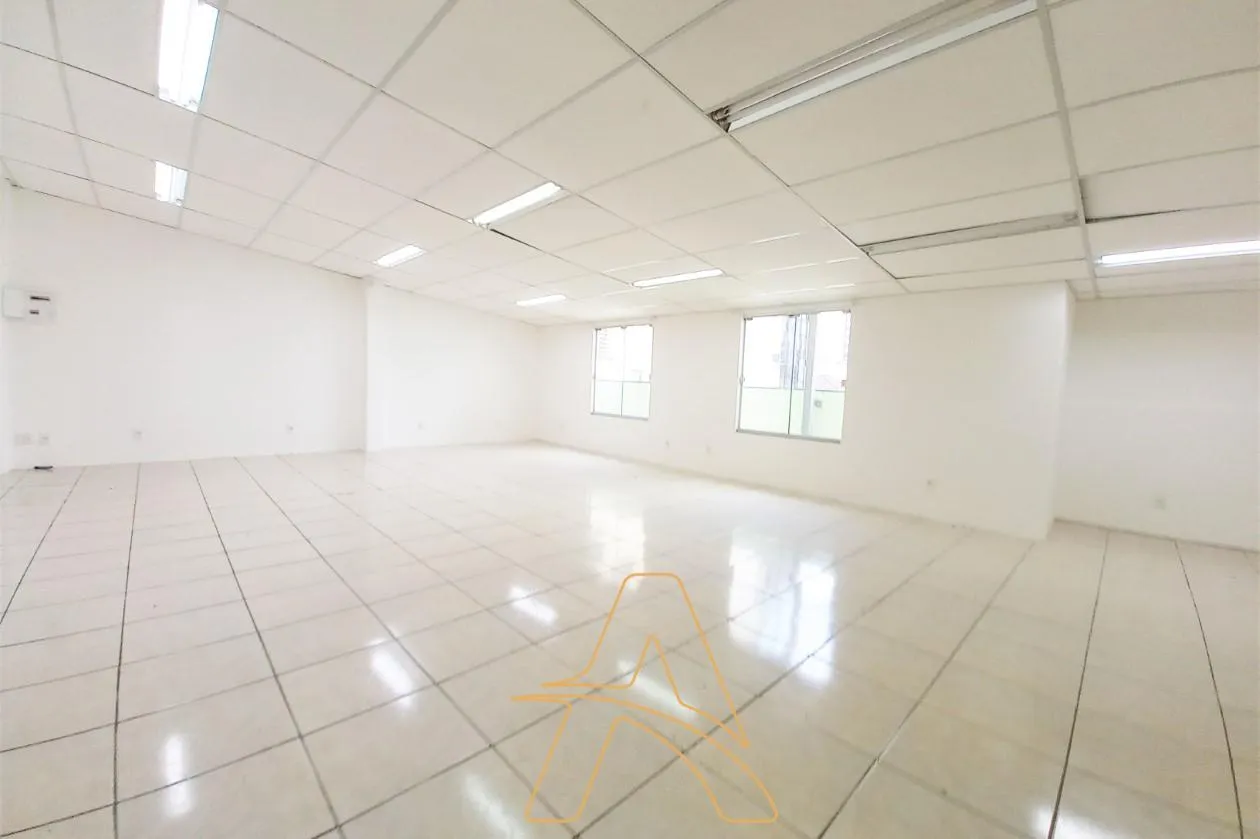 Ampla Sala Comercial no Centro de Blumenau — foto 4