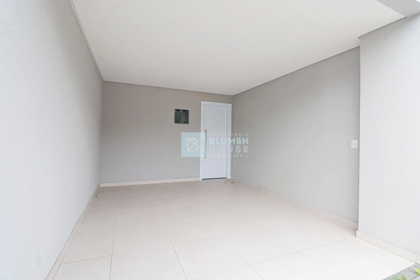 Sobrado com 2 suítes no bairro Tribess! — foto 2