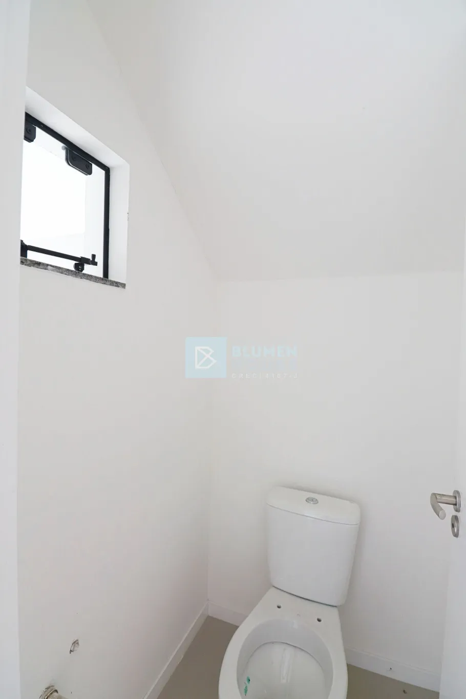 Sobrado com 2 suítes no bairro Tribess! — foto 6