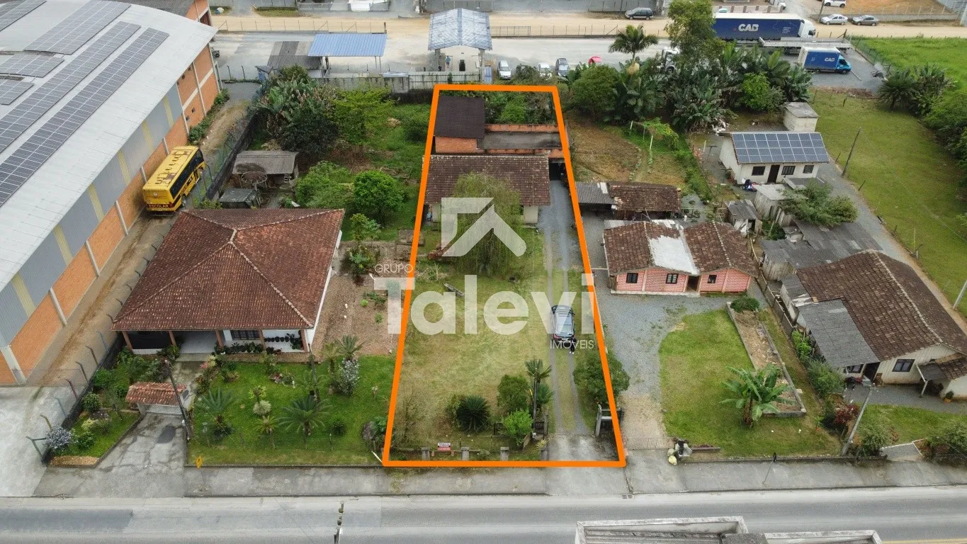 Casa à Venda no Centro de Pomerode - Amplo Terreno e Potencial de Expansão — foto 2