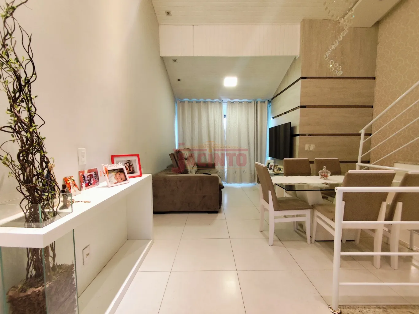 Casa na Fortaleza Alta, com 3 dormitórios sendo 1 suíte, sala e cozinha com móveis sob medida, área de festas, piscina, 4 vagas e um galpão. — foto 2