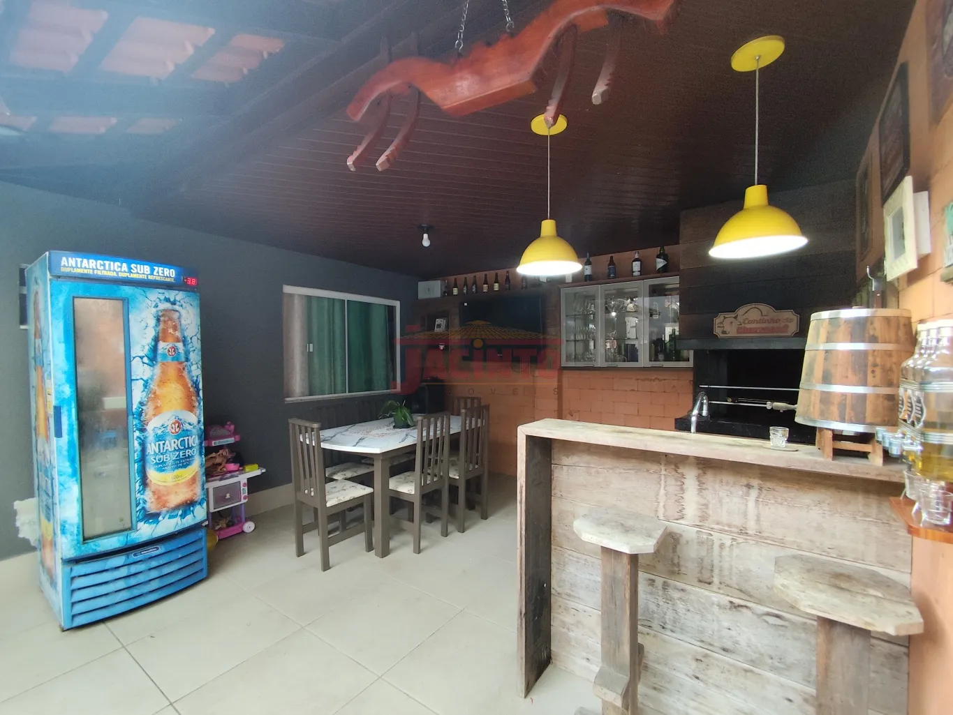 Casa na Fortaleza Alta, com 3 dormitórios sendo 1 suíte, sala e cozinha com móveis sob medida, área de festas, piscina, 4 vagas e um galpão. — foto 6