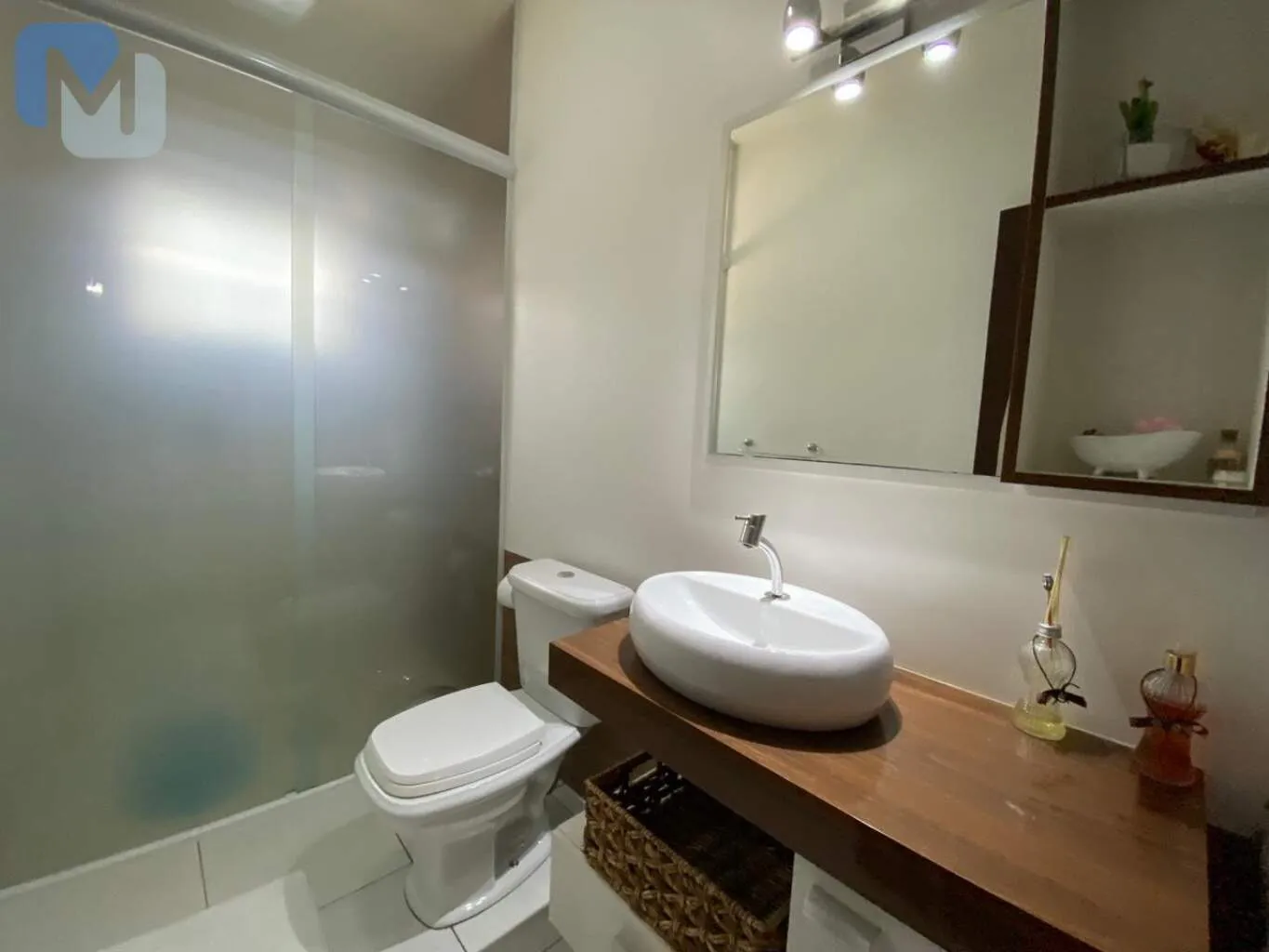Você procura uma excelente residência, para moradia da sua família? Confira essa opção!!Totalmente plana, com área de lazer, piscina, 3 vagas de garagem. Estuda troca por imóvel no litoral. Aceita financiamento bancário. — foto 5