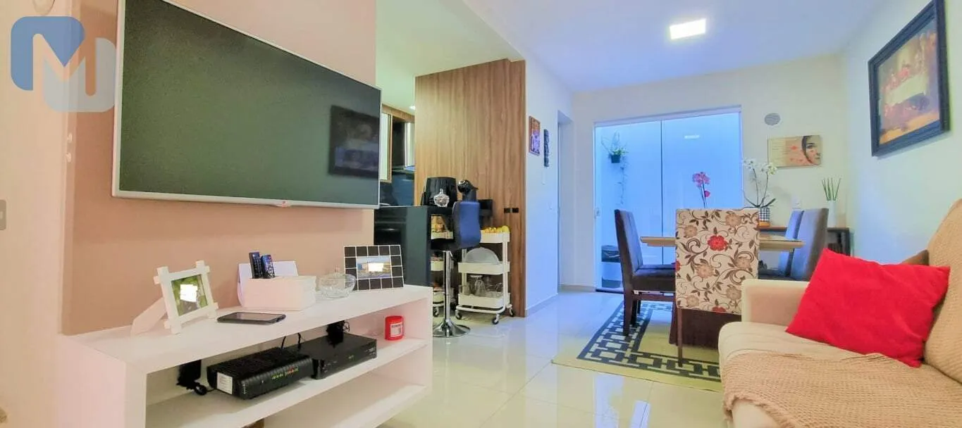 Casa com 3 quartos sendo 1 suíte, com móveis sob medida na sala e cozinha, em ótima localização ! — foto 2