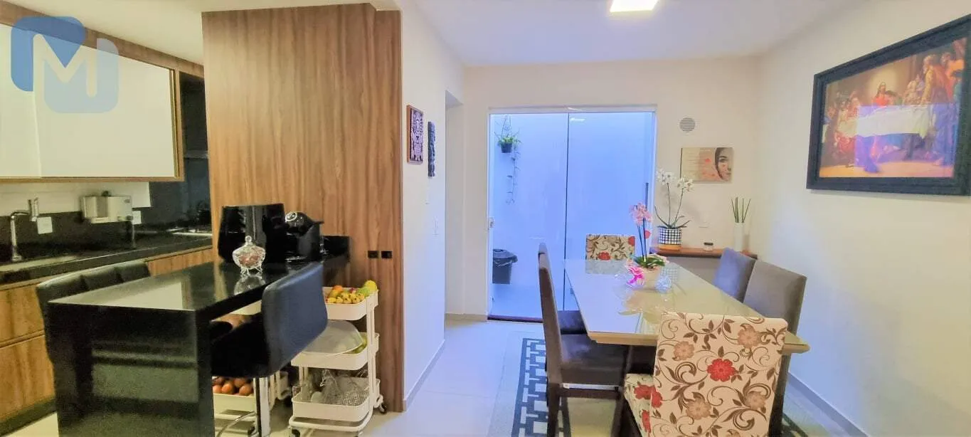 Casa com 3 quartos sendo 1 suíte, com móveis sob medida na sala e cozinha, em ótima localização ! — foto 5