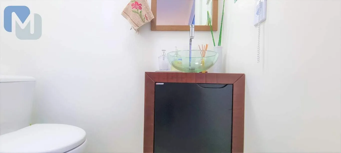 Casa com 3 quartos sendo 1 suíte, com móveis sob medida na sala e cozinha, em ótima localização ! — foto 6