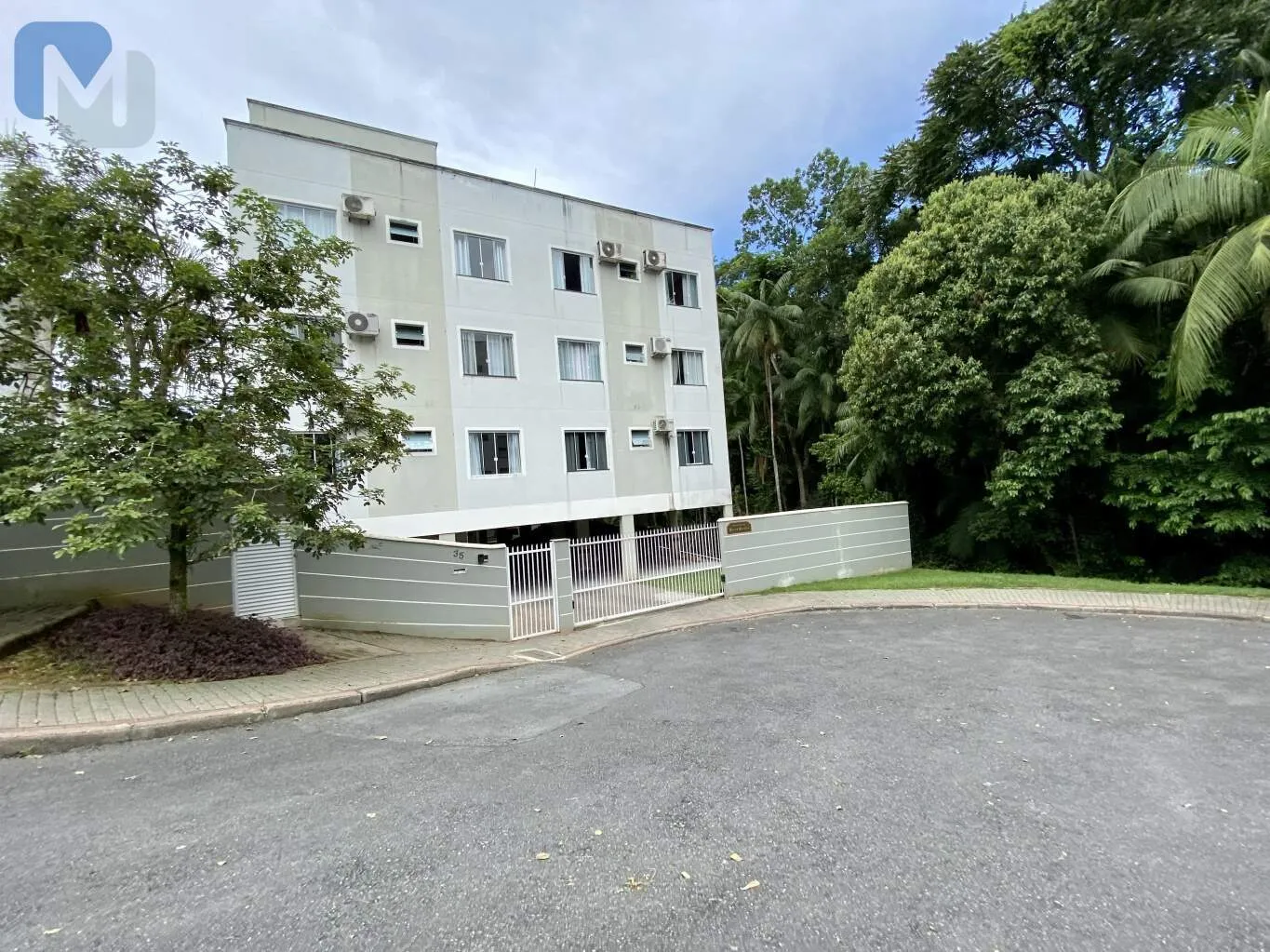 ÓTIMO APARTAMENTO SEMI MOBILIADO: no último andar, garagem coberta no pavimento térreo. Aceita financiamento bancário. — foto 3