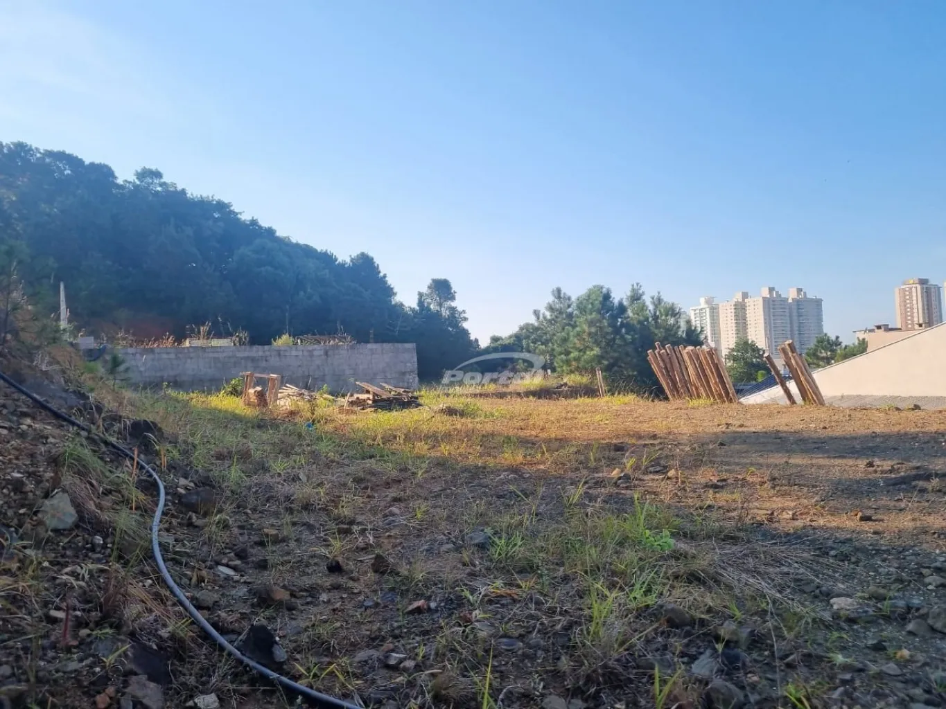 Lindo terreno plano em lugar alto no Itacolomi pronto pra construir. - foto 1
