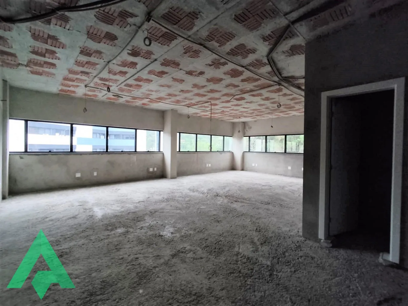 Ótima sala comercial em excelente localização, próximo ao Hospital Santa Catarina!! — foto 6