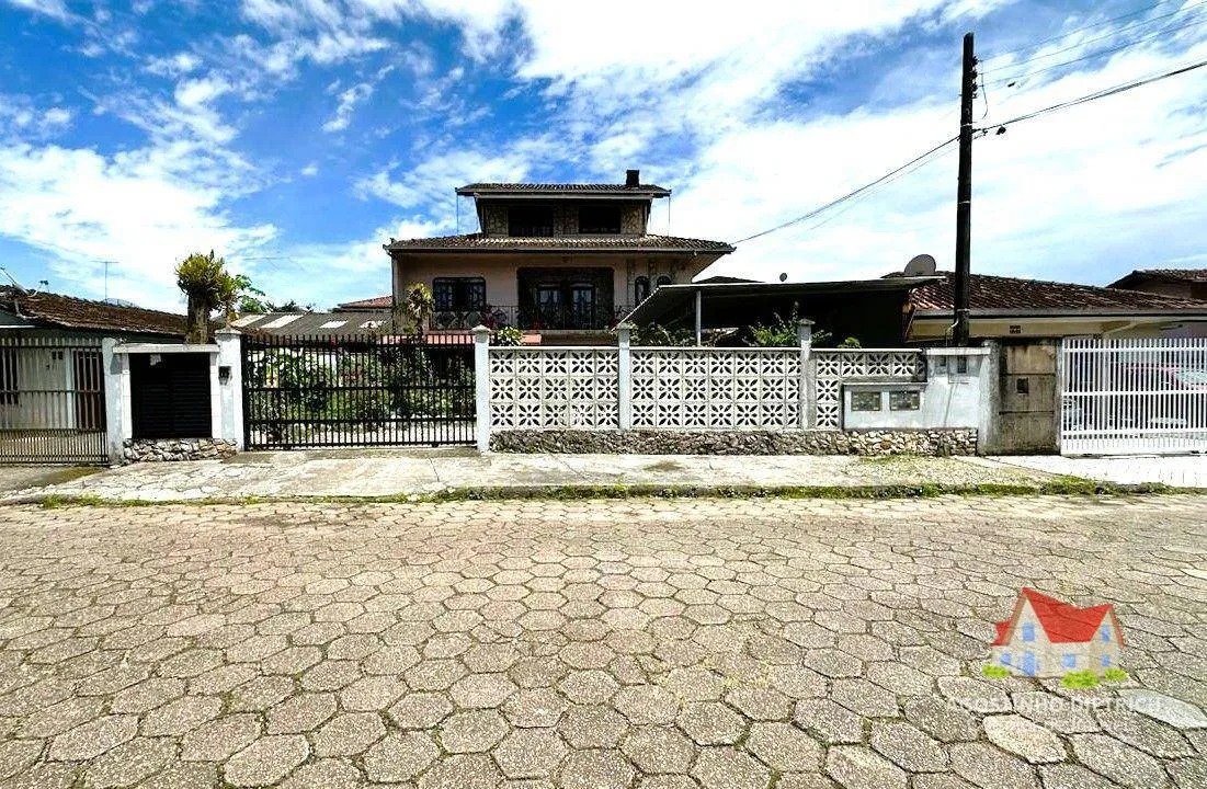 Sobrado Residencial C/03 Pisos+02 Aptos+Terreno C/Area de 397 m2 No Bairro Aventureiro! - foto 1