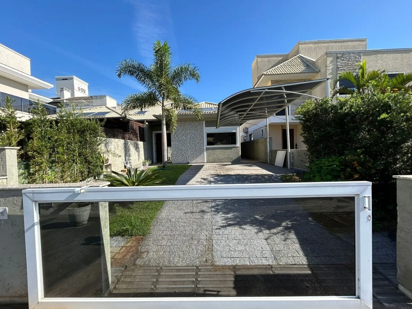 Casa à venda com 3 quartos e 1 suíte, 2 vagas, 138m² no Cachoeira do Bom Jesus, Florianópolis - foto 1
