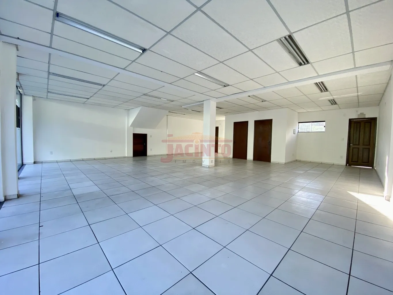 Sala comercial com aproximadamente 60 m no bairro Fortaleza. — foto 2