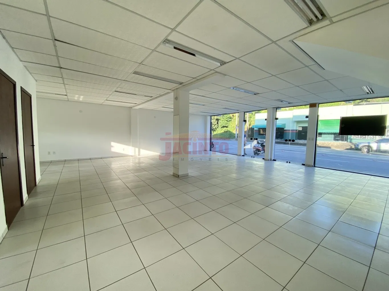 Sala comercial com aproximadamente 60 m no bairro Fortaleza. — foto 6